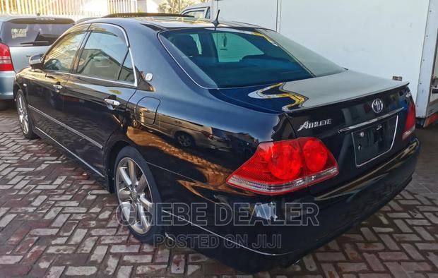 Toyota Crown 2004 Black