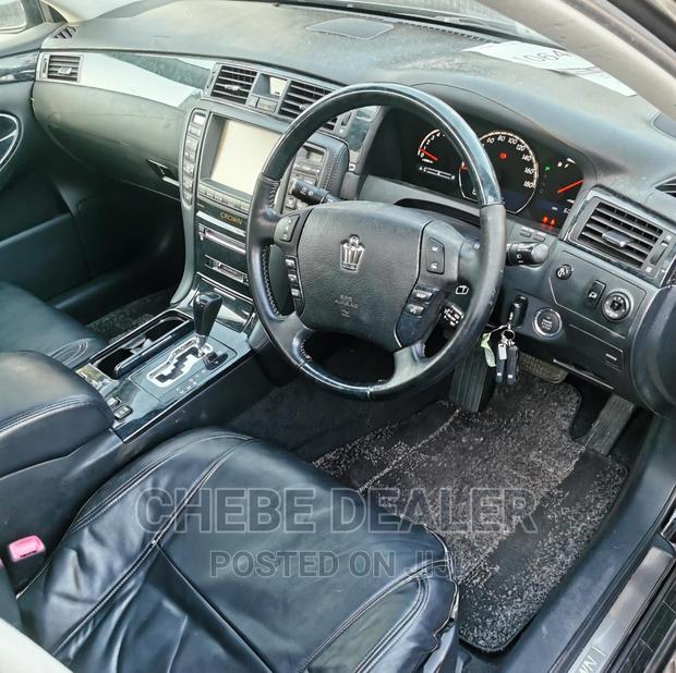 Toyota Crown 2004 Black