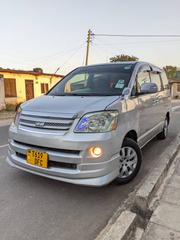 Toyota Noah 2.0 AWD (8 Seater) 2004 Silver for sale