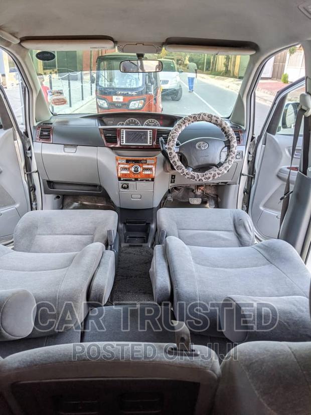 Toyota Noah 2.0 AWD (8 Seater) 2004 Silver