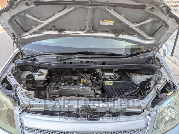Toyota Noah 2.0 AWD (8 Seater) 2004 Silver