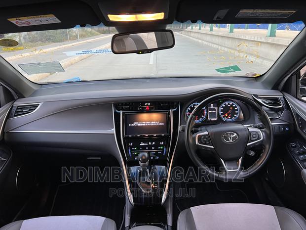 Toyota Harrier 2.0 2016 Black