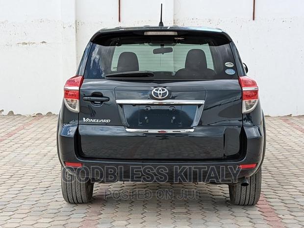 Toyota Vanguard 2012 Black