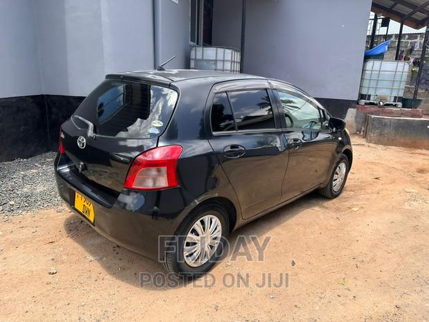 Toyota Vitz 1.0 FWD 5dr 2005 Black