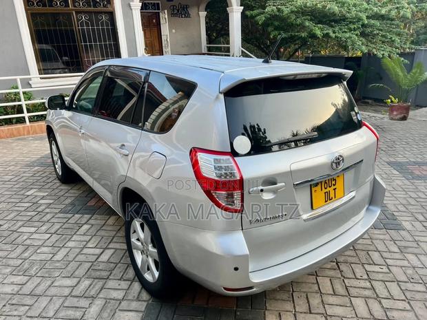 Toyota Vanguard 2008 Silver