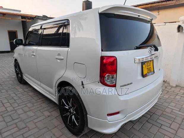 Toyota Corolla Rumion 2009 White