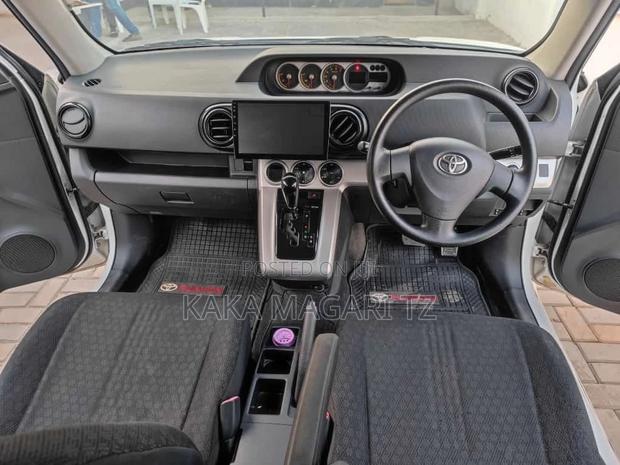 Toyota Corolla Rumion 2009 White