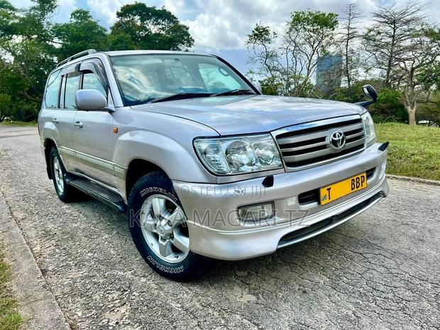 Toyota Land Cruiser 2004 Silver