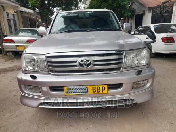 Toyota Land Cruiser HDJ 100 2004 Silver