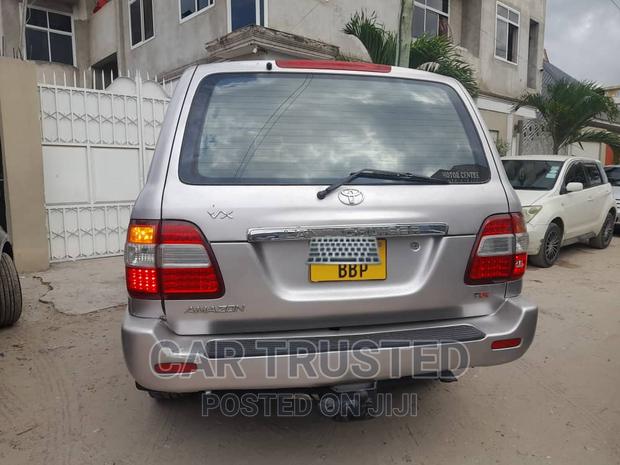 Toyota Land Cruiser HDJ 100 2004 Silver