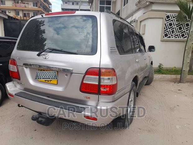 Toyota Land Cruiser HDJ 100 2004 Silver