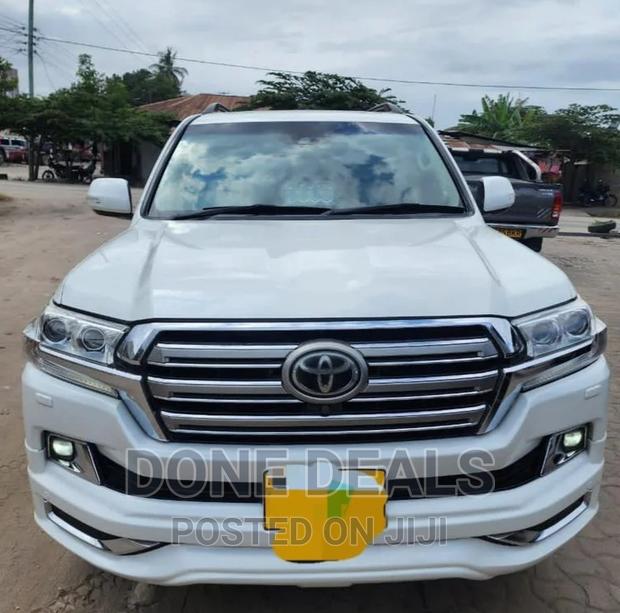 Toyota Land Cruiser 2018 White