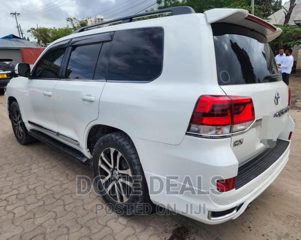 Toyota Land Cruiser 2018 White