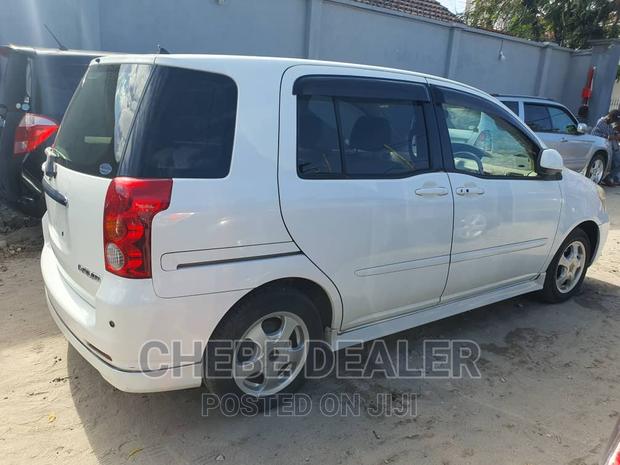Toyota Raum 1.5 AWD 2003 White