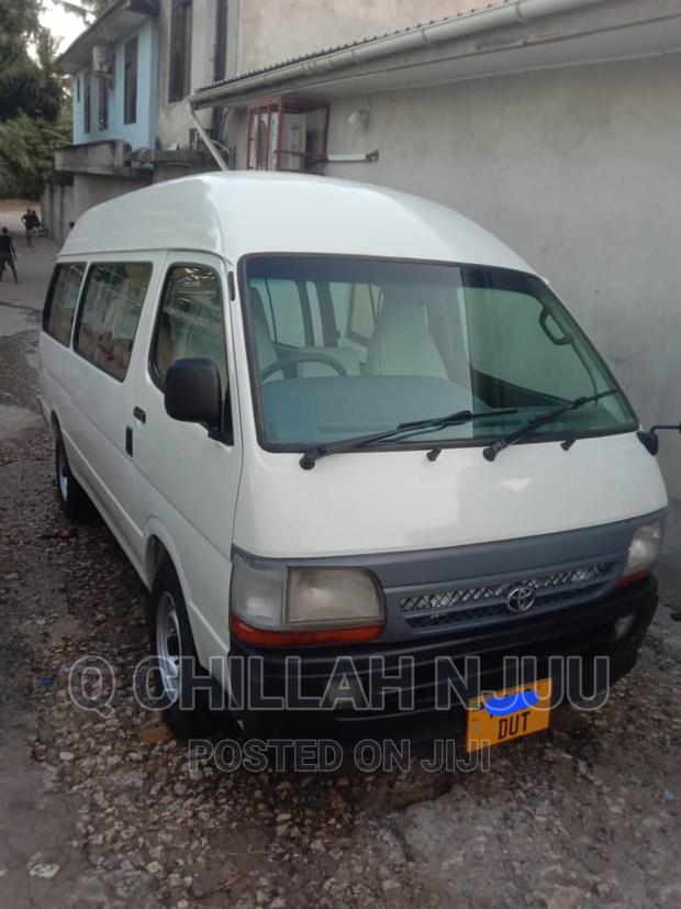Toyota HiAce 2000 White