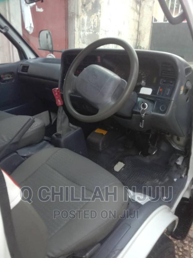 Toyota HiAce 2000 White