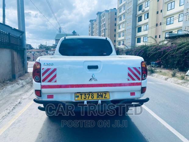 Mitsubishi L200 Club Cab 2.5 136hp 4WD 2008 White