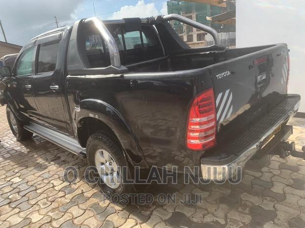 Toyota Hilux 2000 Black