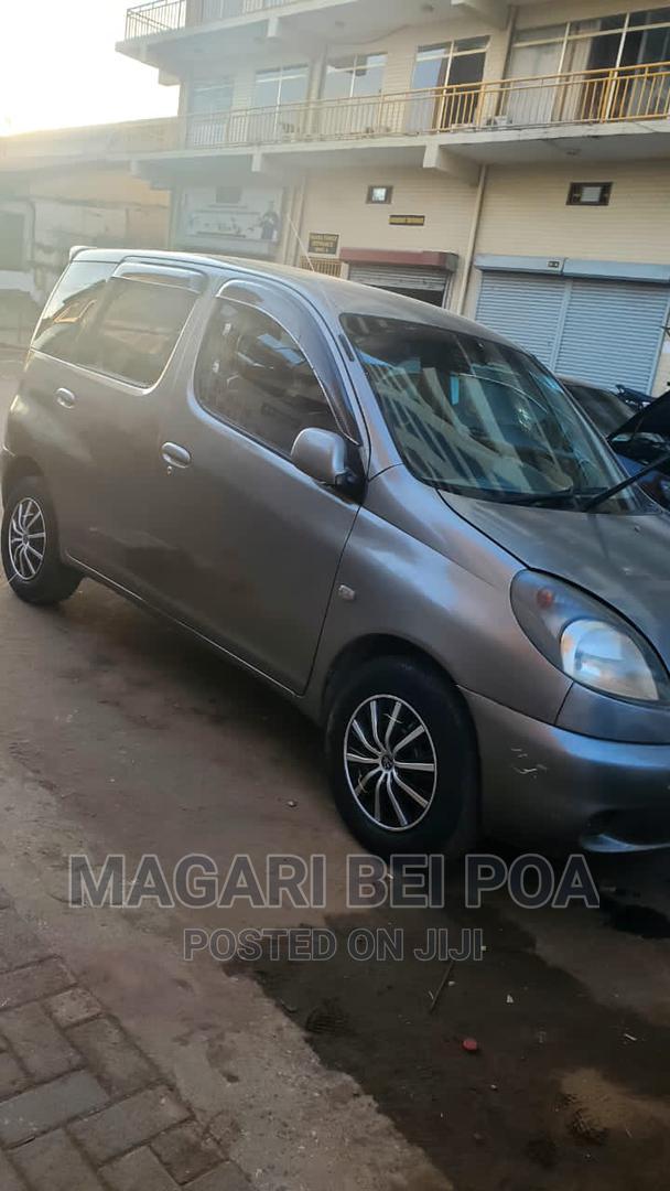 Toyota Fun Cargo 2002 Brown
