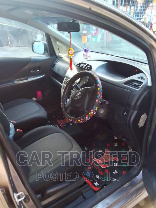 Toyota Ractis 1.5 AWD 2007 Gray