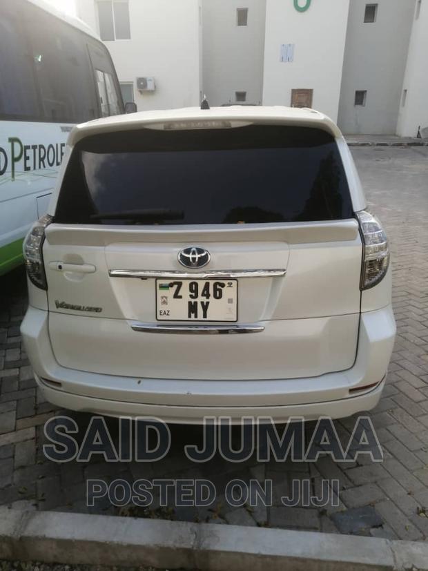 Toyota Vanguard 2012 White