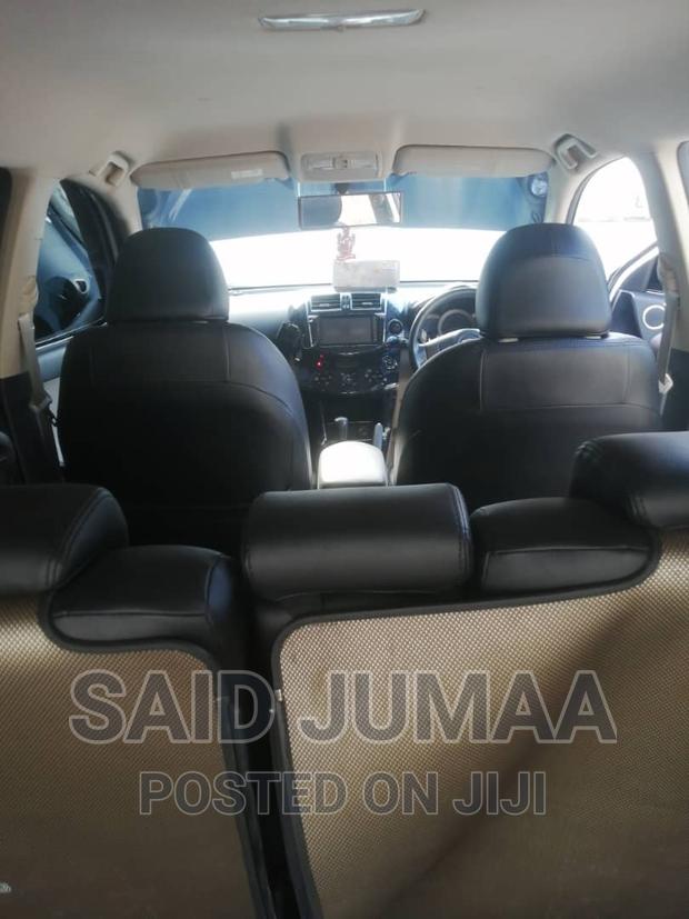 Toyota Vanguard 2010 White
