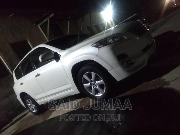 Toyota Vanguard 2010 White