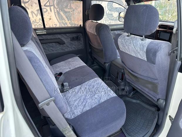 Toyota Land Cruiser Prado 2000 Pearl