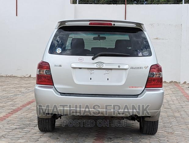 Toyota Kluger 2004 Silver