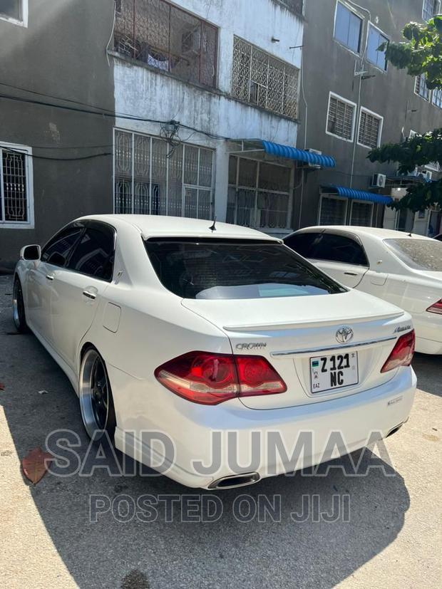 Toyota Crown 2009 White
