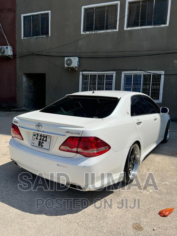 Toyota Crown 2009 White