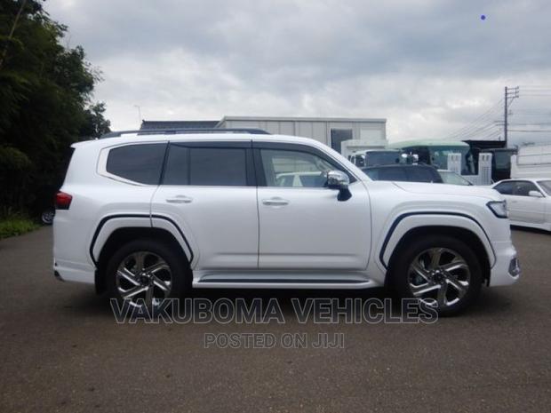 Toyota Land Cruiser Prado 2022 Pearl