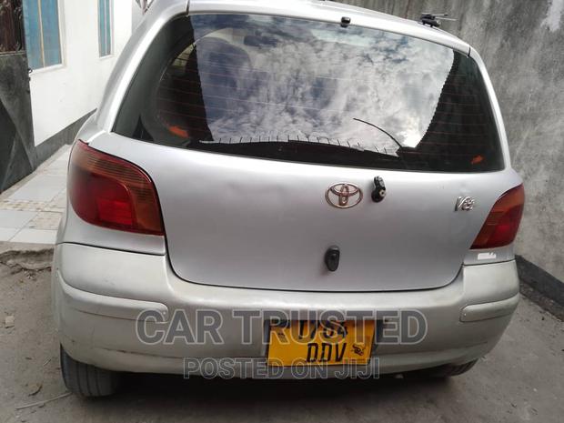 Toyota Vitz 1.3 FWD 5dr 2002 Silver