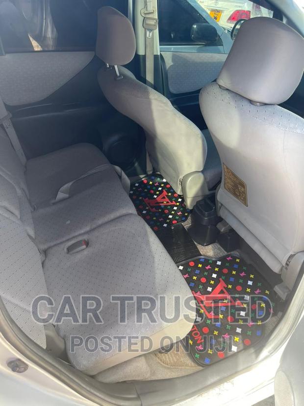 Toyota Ractis 1.5 AWD 2006 Silver