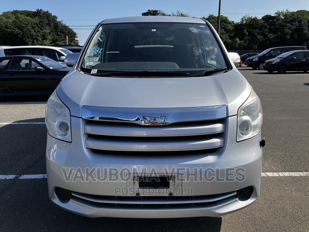 Toyota Noah 2007 Silver