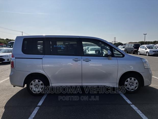 Toyota Noah 2007 Silver