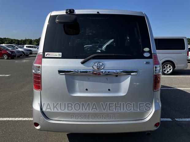 Toyota Noah 2007 Silver