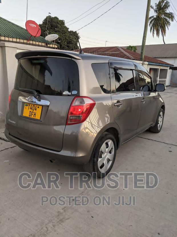 Toyota Ractis 1.5 AWD 2006 Gray