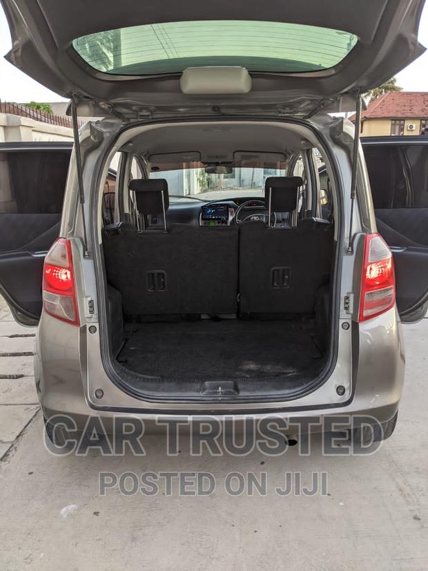 Toyota Ractis 1.5 AWD 2006 Gray