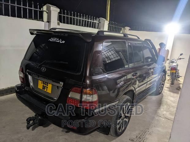 Toyota Land Cruiser HDJ 100 2000 Brown