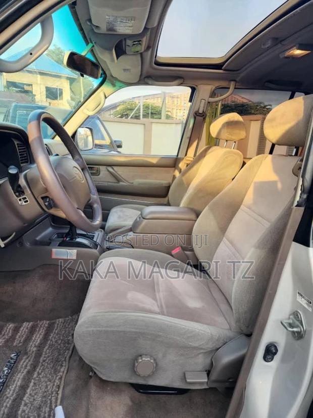 Toyota Land Cruiser 2000 Gray