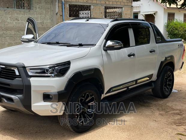 Toyota Hilux Rogue 4x4 2018 Pearl
