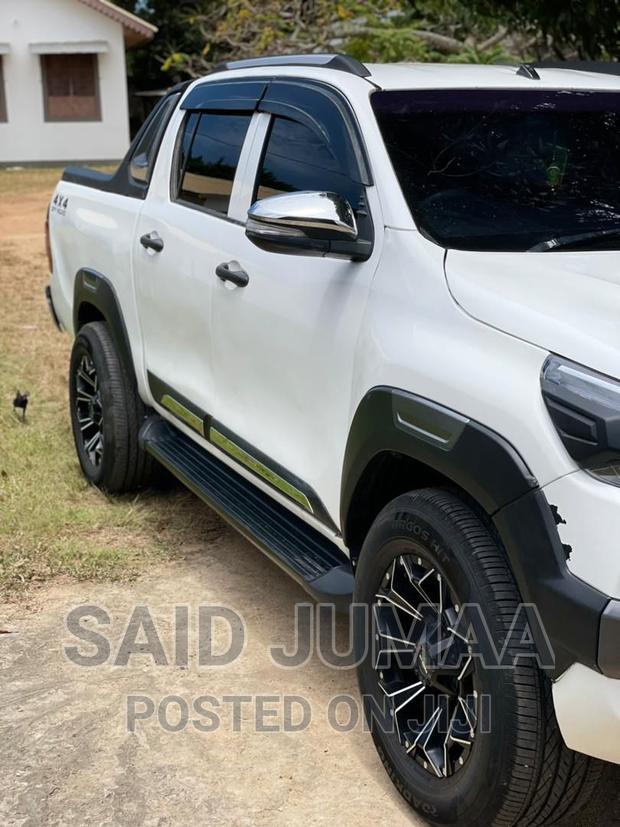 Toyota Hilux Rogue 4x4 2018 Pearl