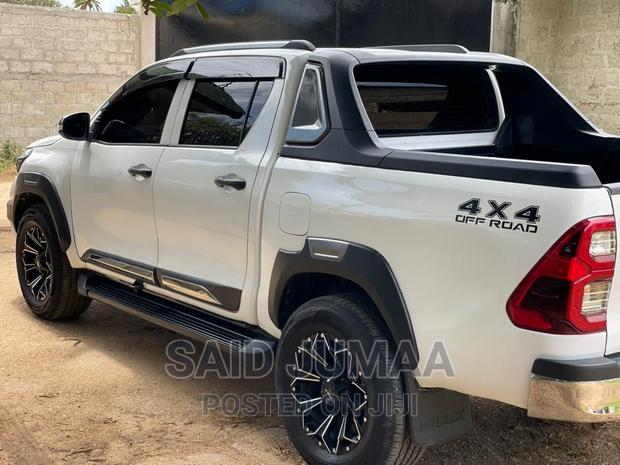 Toyota Hilux Rogue 4x4 2018 Pearl