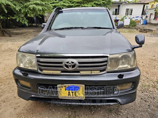 Toyota Land Cruiser HDJ 100 2001 Gray