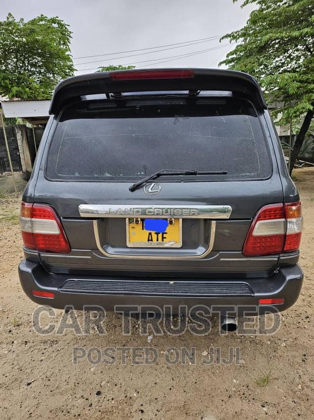 Toyota Land Cruiser HDJ 100 2001 Gray
