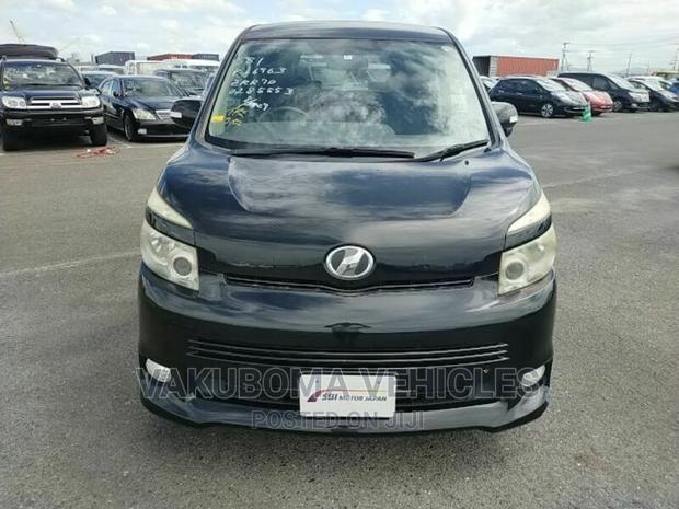 Toyota Voxy 2010 Black