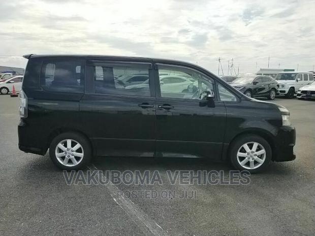 Toyota Voxy 2010 Black