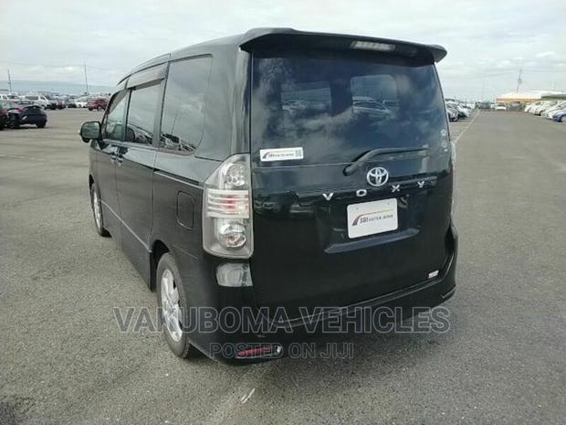 Toyota Voxy 2010 Black