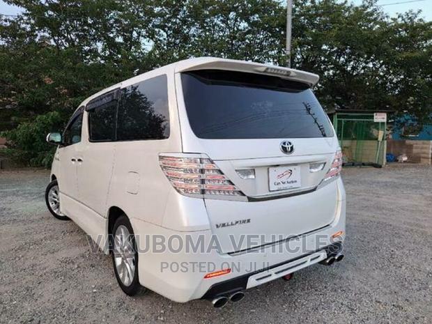 Toyota Vellfire 2009 White